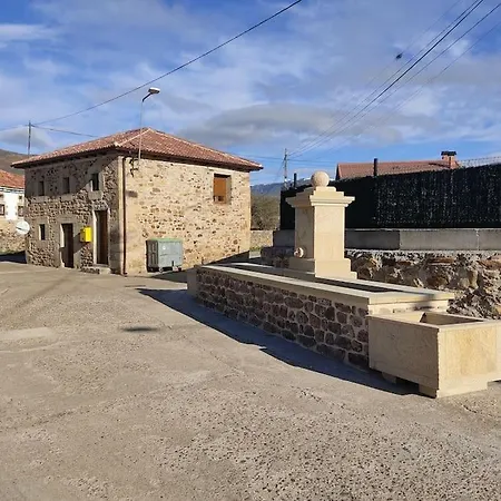 La Casa De La Tina Holiday home Porquera de Santullan